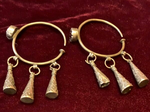 Coppia di orecchini antichi in argento